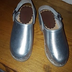 Hannah Anderson kids clogs